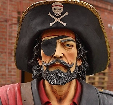 Зачем пираты закрывали глаз черной повязкой: каково научное объяснение