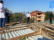 В Махачкале восстановили поврежденную ветром кровлю поликлиники № 7