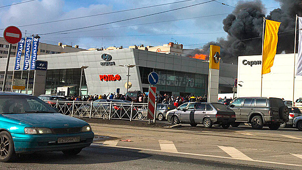 В Петербурге загорелся дилерский центр Hyundai
