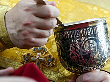 С Крестом и Святыми Дарами: как священники причащают больных во время пандемии?