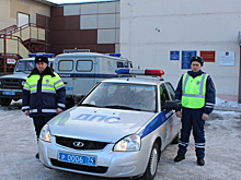 На Южном Урале сотрудники ГИБДД спасли девушку, у которой случился приступ эпилепсии