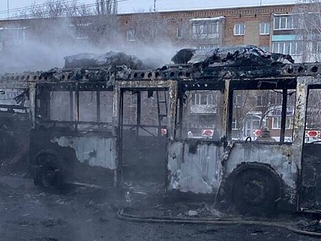 Автобус с пассажирами полностью выгорел в Омске