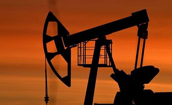 Инвесторы ставят на падение нефти