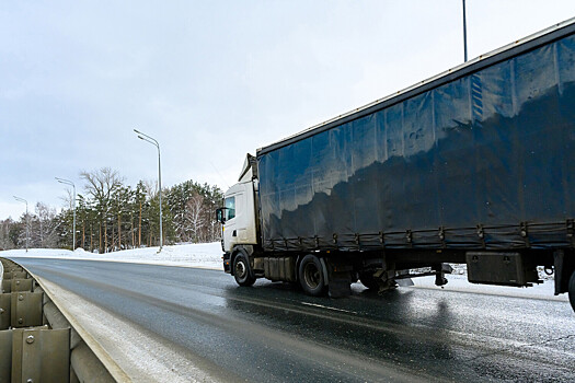 Грузовик сбил школьницу в Красноярском крае