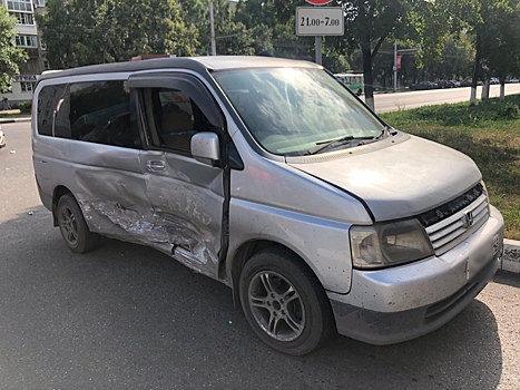 Женщина пострадала при столкновении "японца" и "корейца" в Новокузнецке