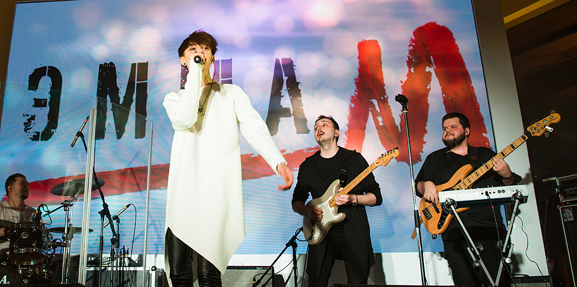 На «Белой вечеринке» журнала «КиноРепортер» выступили Гоша Куценко и группа «ГК», Владимира Селиванова и группа «Раен», а также певица Эмма М.