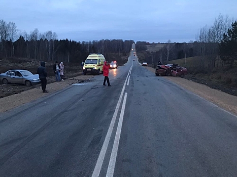 Три человека пострадали в автомобильной аварии под Томском
