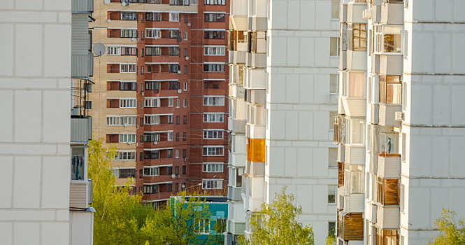 Женщину обстреляли из соседней многоэтажки в Москве