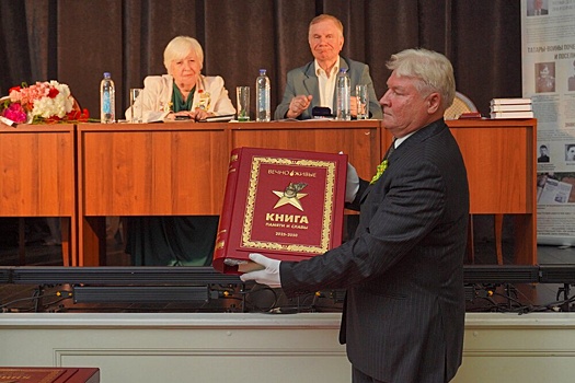 В Петербурге представили книгу, в которую 25 лет будут заносить имена героев