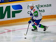 «Красоткин объелся чего-то явно». Форвард «Салавата» Шаров — об игре с «Сибирью»