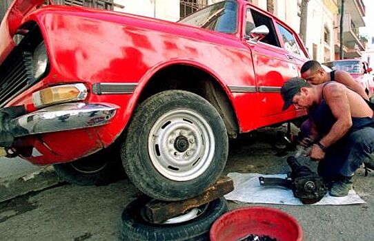 Какой штраф грозит автолюбителям за ремонт автомобиля во дворе