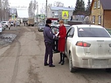 Необычный подарок женщинам за рулём вручали госавтоинспекторы в рамках акции «Мама-водитель»