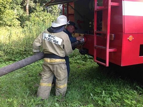 В Орле 7 спасателей тушили пожар на Раздольной