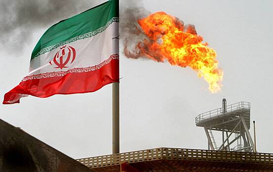 Нефть подешевела после отказа Израиля бить по иранской нефтянке