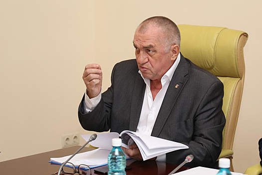 Депутат принес «ЛГБТ-книги» на сессию заксобрания Новосибирской области