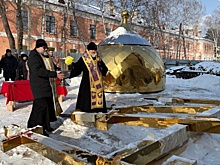 В Благовещенске освятили купола и кресты строящегося на территории ДВОКУ храма