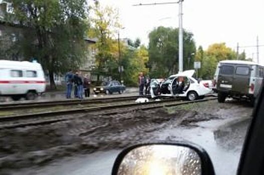В Ульяновске таксист без водительских прав и его пассажир погибли в аварии