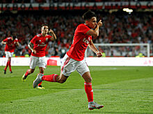 Футбольный фанат пробежался голым по Лиссабону