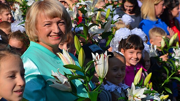 25 педагогов Вологодской области получили премию «За верность родной земле»