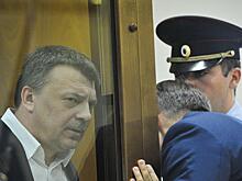 Экс-полковника СКР Максименко содержат в одиночной камере, которой нет