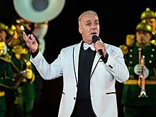 Солиста Rammstein Линдеманна сняли на сцене с российским пивом