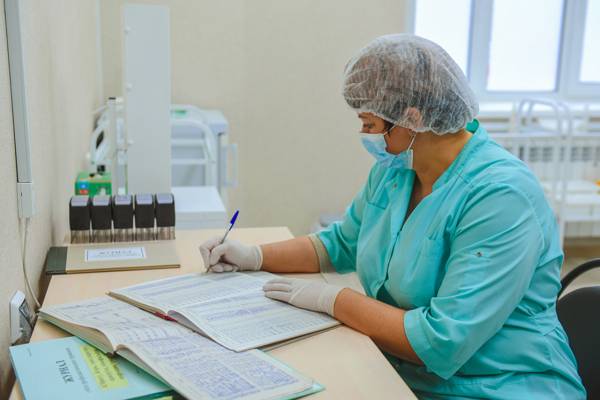 В Петербурге медикам предложили перечислять часть зарплаты на нужды СВО