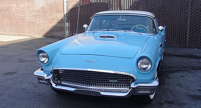 На аукционе продадут редкий Ford Thunderbird 1957 года выпуска