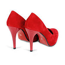 Лубутен подтвердил в суде исключительное право на производство обуви с красной подошвой