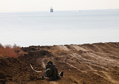 Подразделения 49-й общевойсковой армии ЮВО отработали оборону морского побережья в Крыму в составе разнородных тактических групп