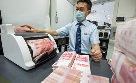 Юань обогнал доллар на российских торгах