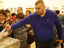 Российский депутат ушел из политики после выходки жены на МКАД