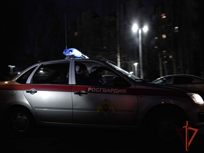 Два жителя Новокузнецка украли технику из незапертой квартиры