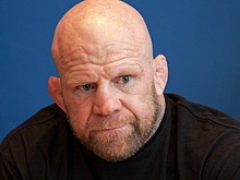 Монсон получил паспорт и подался в политику