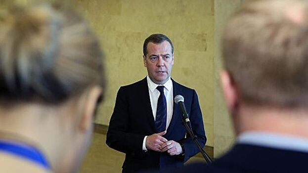 Россия будет уходить от секторальных санкций в ЕАЭС, заявил Медведев