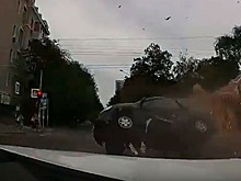 В центре Ростова произошло массовое ДТП с опрокинувшемся автомобилем: видео