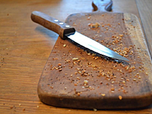 Тюменец жестоко избил отца разделочной доской из-за возлюбленной