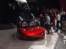 Стали известны все подробности о новом быстром родстере Tesla