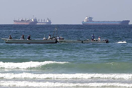 У Ормузского пролива скопились почти две сотни танкеров