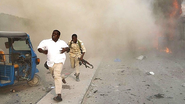 В Сомали произошел взрыв на стадионе перед визитом премьера