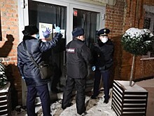 Полиция выломала дверь работавшего после полуночи ресторана
