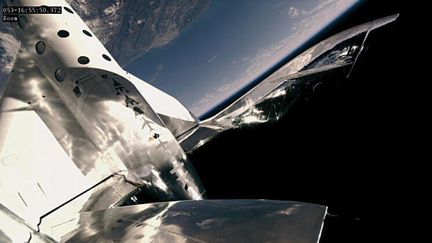 Virgin Galactic успешно завершила первый коммерческий суборбитальный полёт