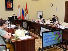 У каждой больше 10 подопечных: соцработников наградили в Вологде