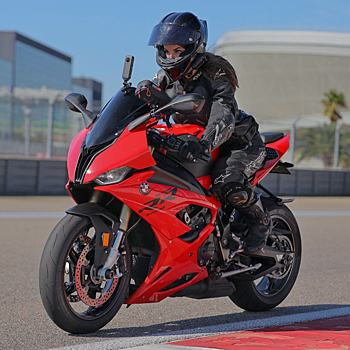 Самолет с телом погибшей в Турции байкерши "МотоТани" отправился в Россию