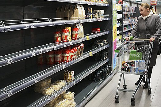 Россияне в январе больше тратили на базовые продукты