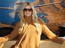 Джессика Симпсон призналась, что всю жизнь страдает от экземы, а фанаты ее раскритиковали