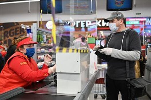 Ресторан в США усадил за столики кукол для социального дистанцирования