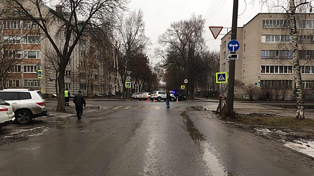 Две иномарки не поделили дорогу в Вологде, пострадала женщина