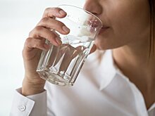 Диетолог рассказала о пользе выпитого стакана воды натощак