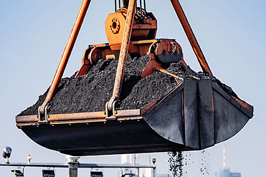 Россия продала Китаю тысячи тонн угля со скидкой