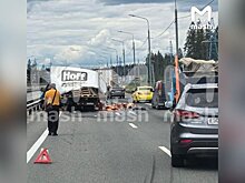 Фура с алкоголем перевернулась в Подмосковье